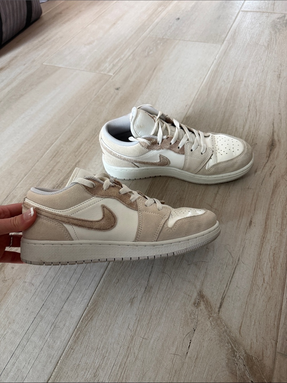 Nike Jordan 1 Low Legend Light Brown Tan Sneakers in Cream and White size 7.5 *